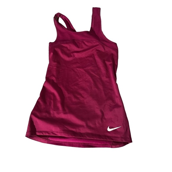 Nike Tops - Nike Pro Hypercool women's size XS maroon tank top